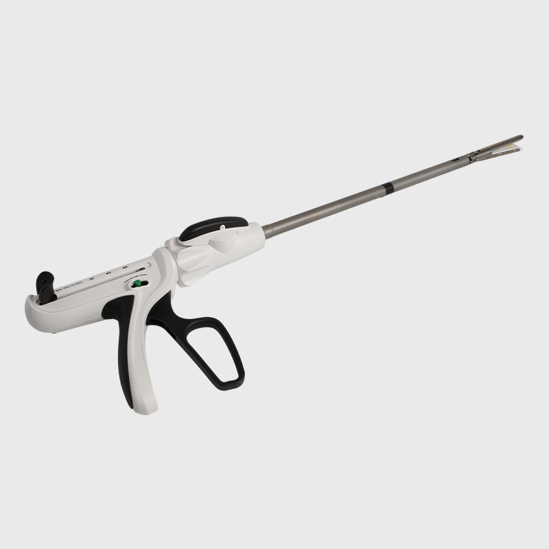 Jednorazové endoskopické lineárne rezacie zošívačky a rezacie zostavy